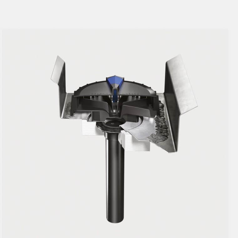 Installatie van het Geberit Pluvia hemelwaterafvoersysteem met onderdruk op een dak met een stalen dakgoot Installatie van het Geberit Pluvia hemelwaterafvoersysteem met onderdruk op een dak met een stalen dakgoot